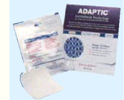 MEDICAZIONE NON ADERENTE STERILE APTIC MISURA 7,6X7,6CM 10 PEZZI 2012ZI - Magnumfarma.it