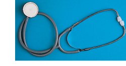 FONENDOSCOPIO LEGGERO PIATTO CON MEMBRABA ARCHETTO BIAURICOLARE PER AUSCULTAZIONE CON MOLLA ESTERNA - Magnumfarma.it