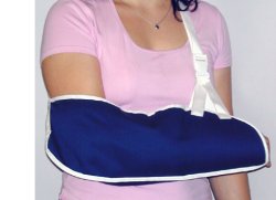 REGGIBRACCIO SEMPLICE MISURA MEDIA. CONSENTE L'IMMOBILIZZAZIONE IN POSIZIONE CORRETTA DEL BRACCIO NEI CASI DI SLOGATURE, TRAUMI ED INGESSATURE - Magnumfarma.it