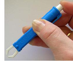 PINZETTA TOGLI ZECCHE IN PLASTICA BLISTER SINGOLO - Magnumfarma.it